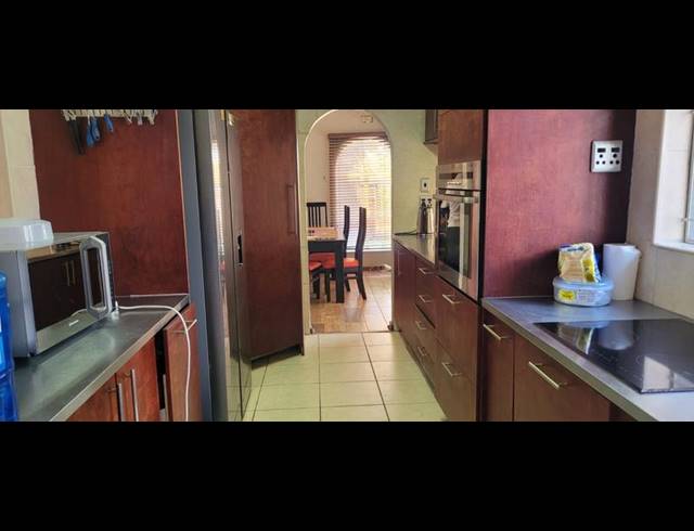 4 BEDROOM HOUSE FOR SALE IN GLENVISTA